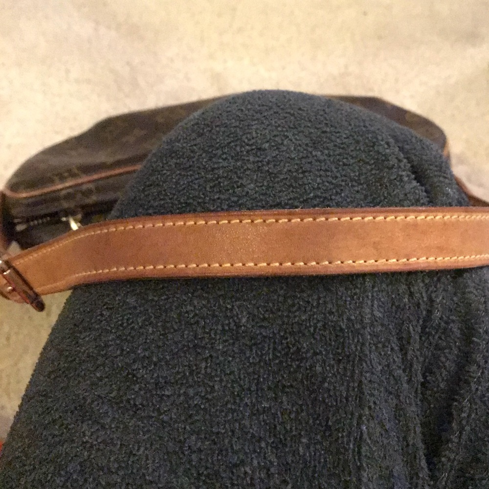 Authentic Louis Vuitton half moon - Picture 3 of 4